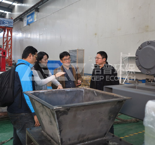 马来客户参观废旧金属破碎机