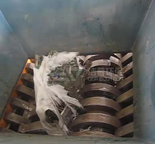 电子垃圾电路板破碎机现场视频